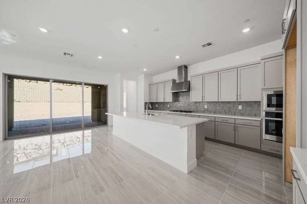 374 Tigullio Avenue photo 2