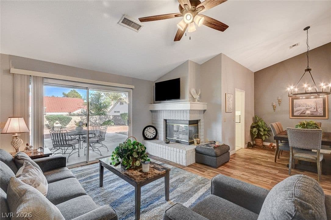 2508 Desert Sands Drive photo 4