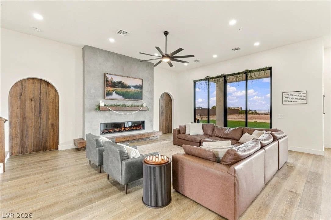 324 Wanda Road photo 3