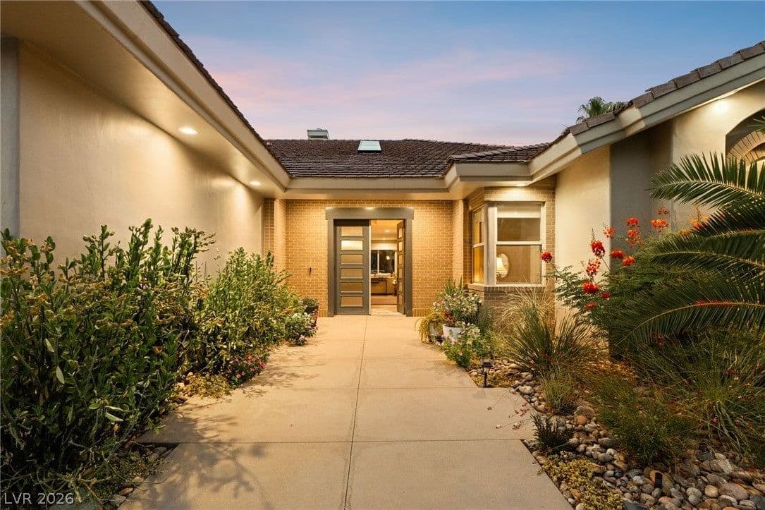 2227 Versailles Court photo 3
