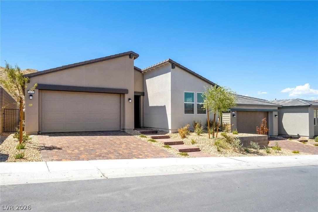 1429 Bianca Falls Drive photo 2