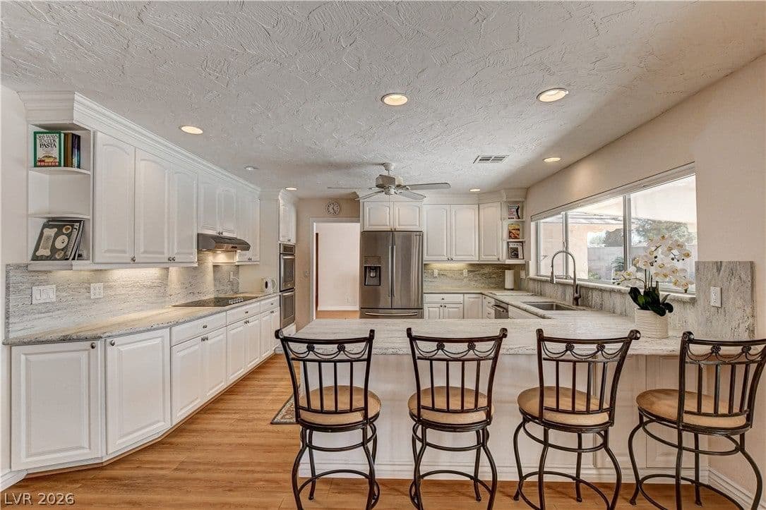 3753 Meadowcrest Drive photo 4