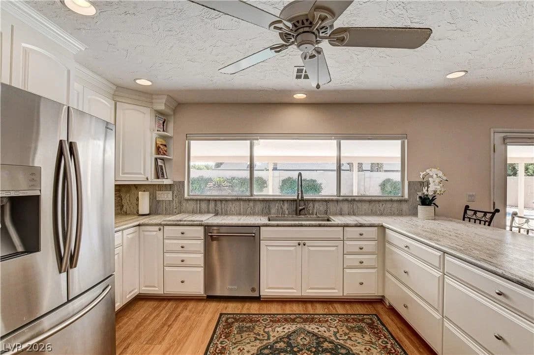 3753 Meadowcrest Drive photo 5