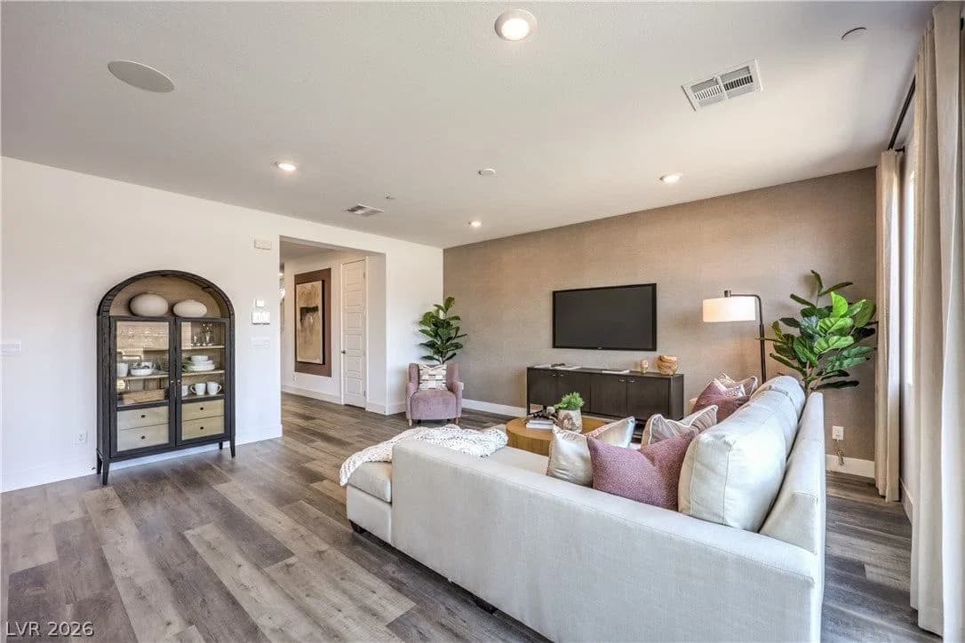 1817 Shondra Court photo 3