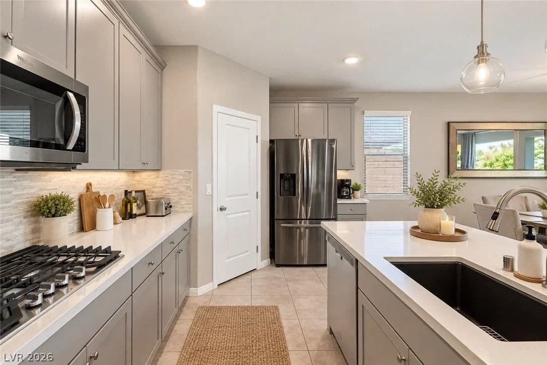 10676 Glowing Dawn Avenue photo 4