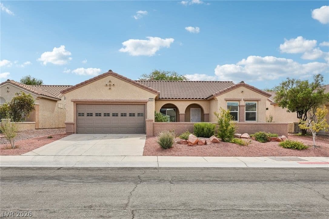 2565 Gilbertville Avenue photo 3