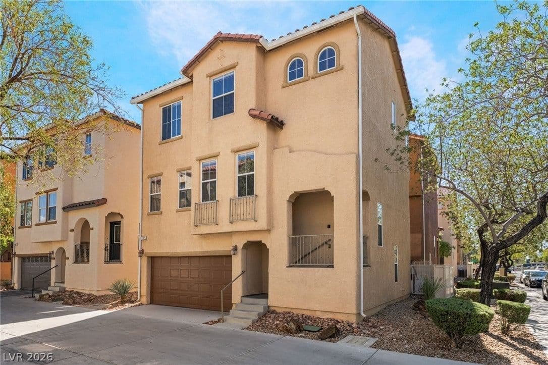 8929 James Carl Court photo 2