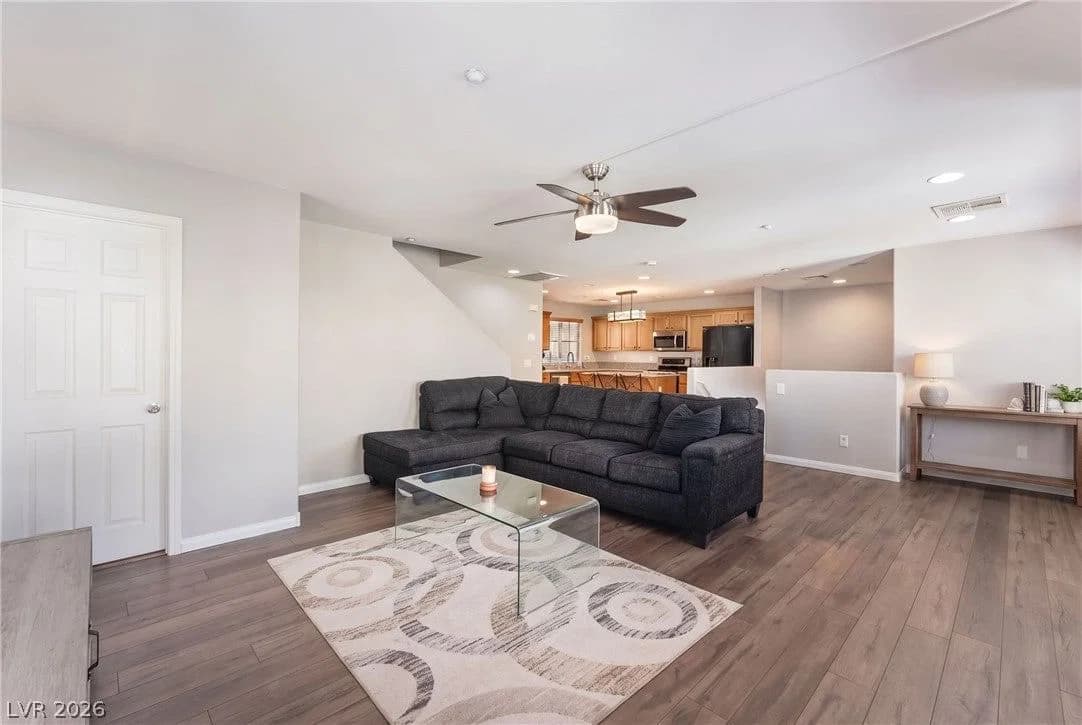 8929 James Carl Court photo 4
