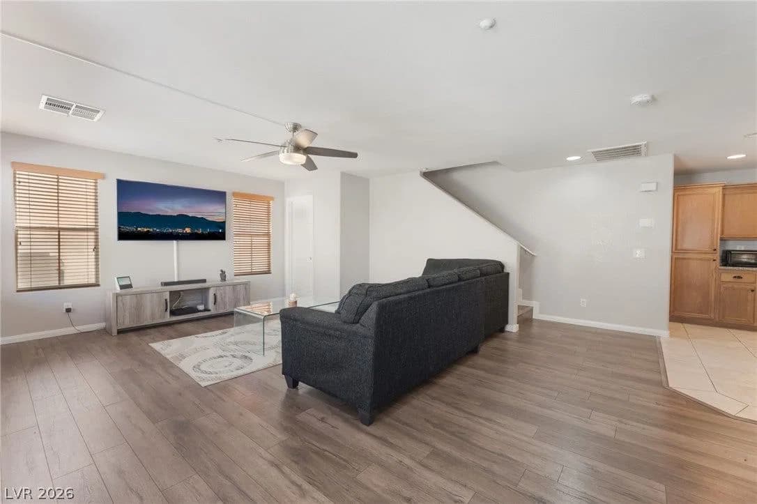 8929 James Carl Court photo 3