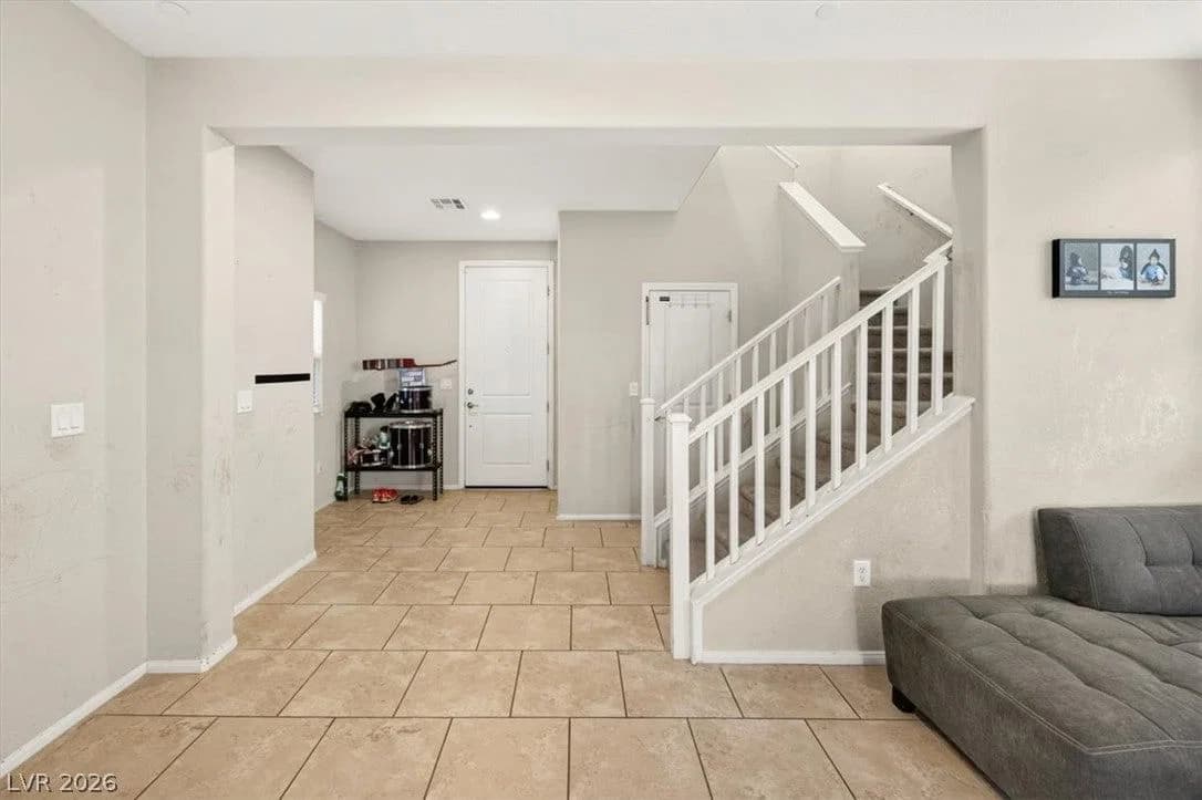 6480 Sunnyhill Street photo 2