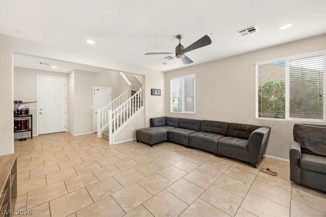 6480 Sunnyhill Street photo 4