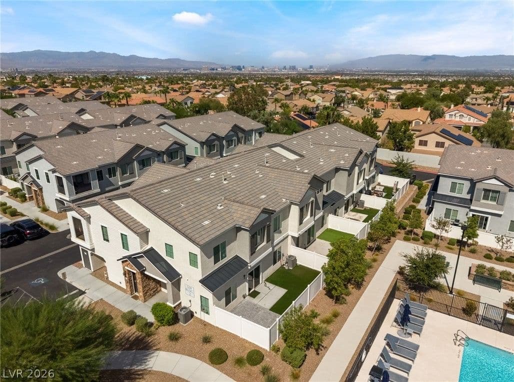 524 Shophia Skye Street photo 3