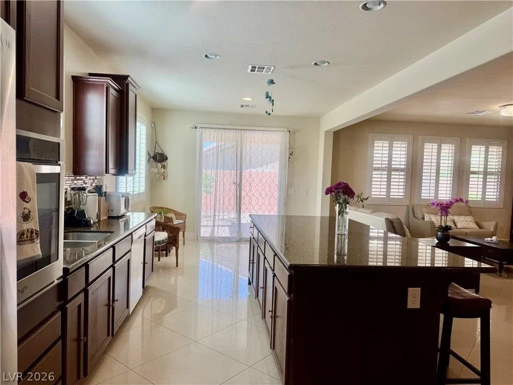 328 Cranstonhill Drive photo 2