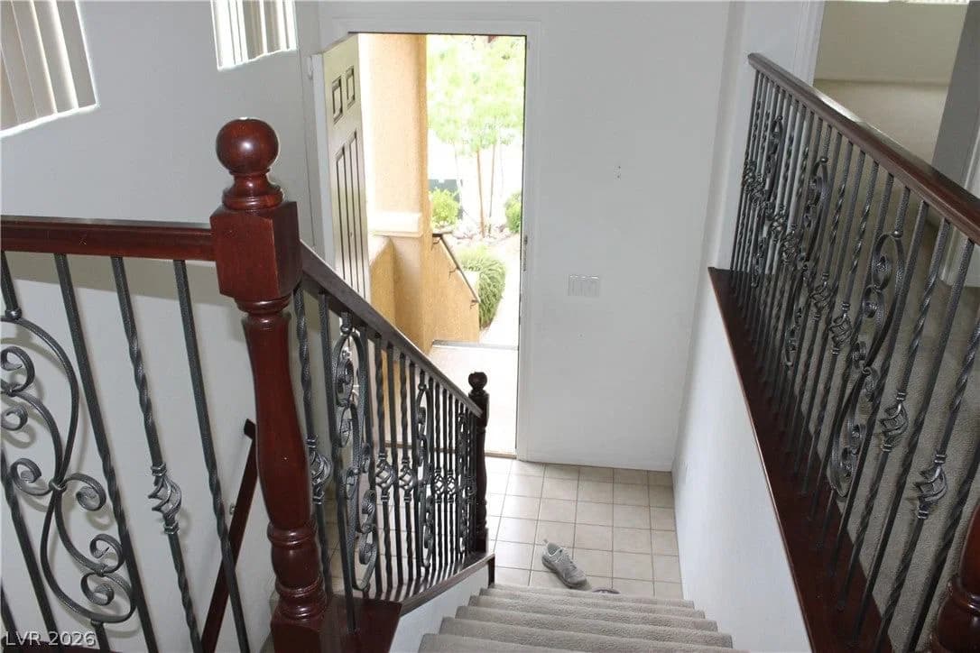 10160 HOLLIS MOUNTAIN Avenue photo 2