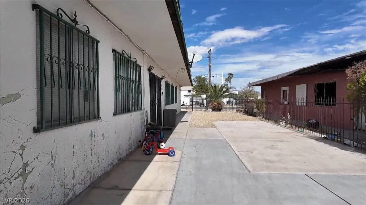 705 Morgan Avenue photo 4
