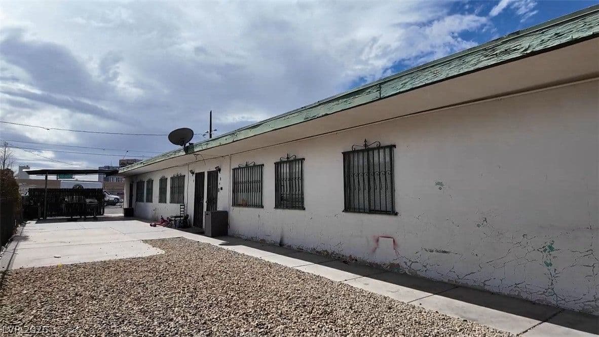705 Morgan Avenue photo 3