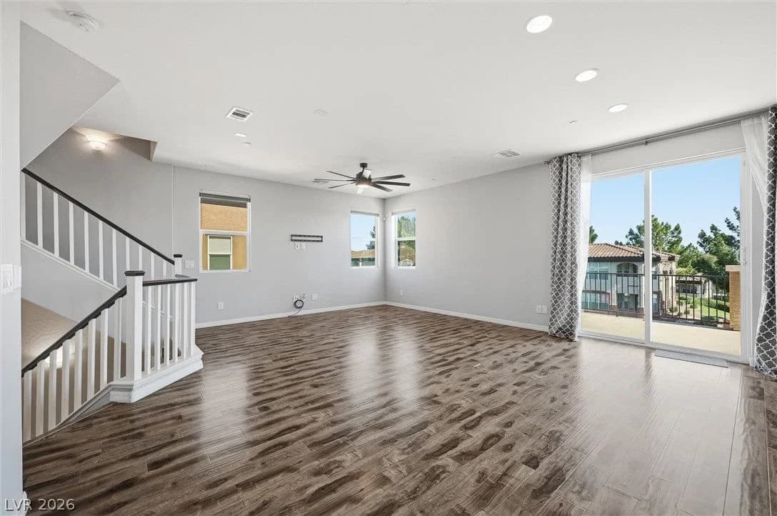 924 Tasker Pass Avenue photo 3