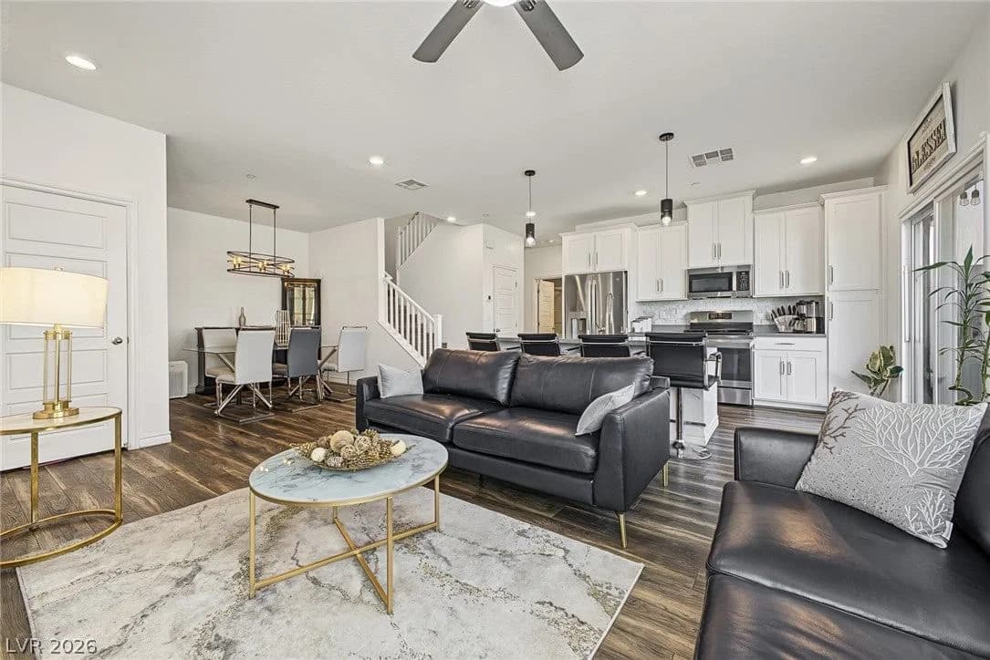 206 Callen Falls Avenue photo 4