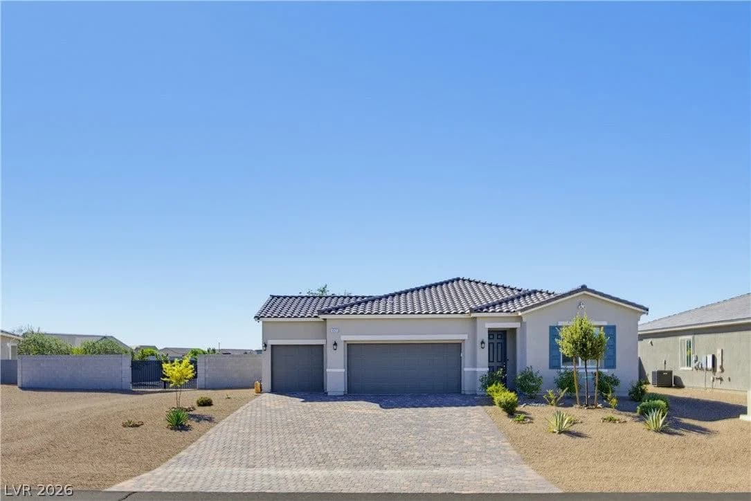 4931 Sandalwood Drive photo 2
