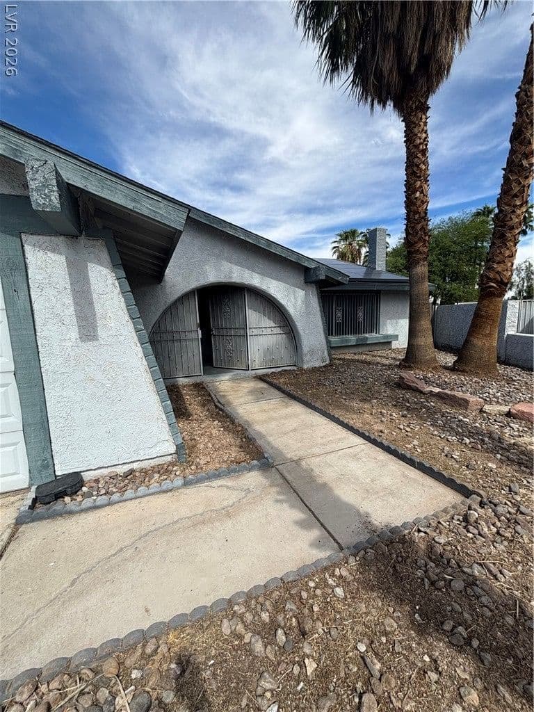 1664 Caliente Court photo 3