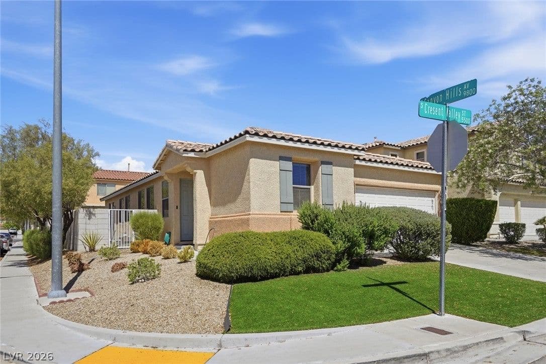 5575 Cresent Valley Street photo 3