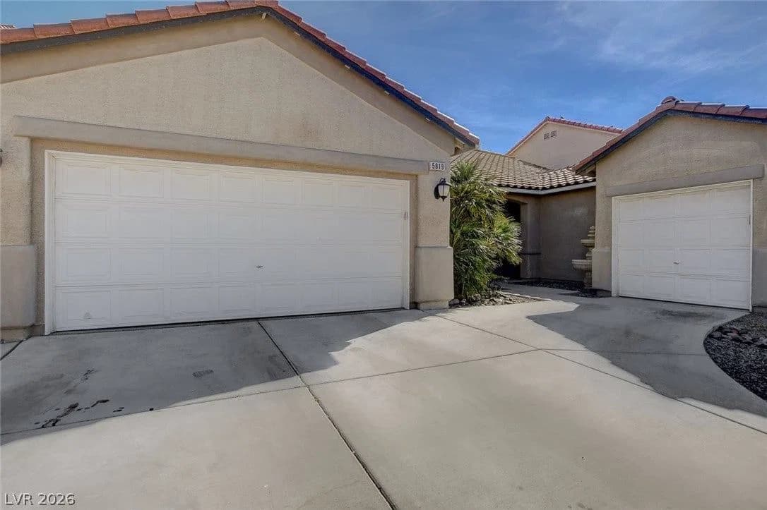 5819 Toofer Winds Court photo 2