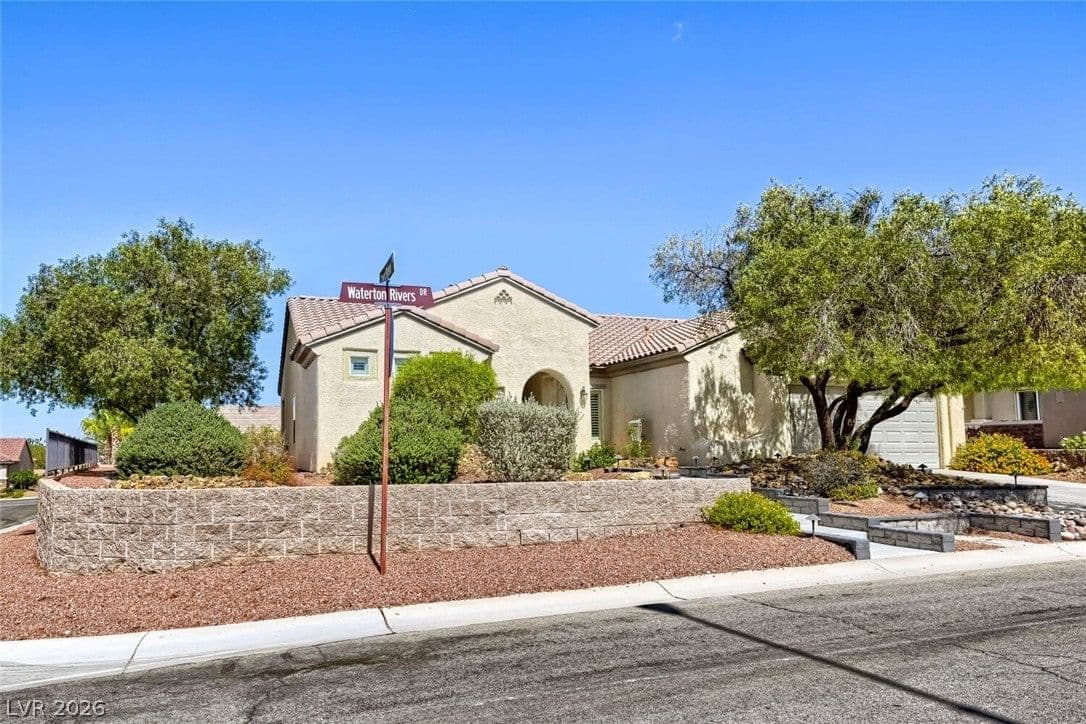 2239 Waterton Rivers Drive photo 3