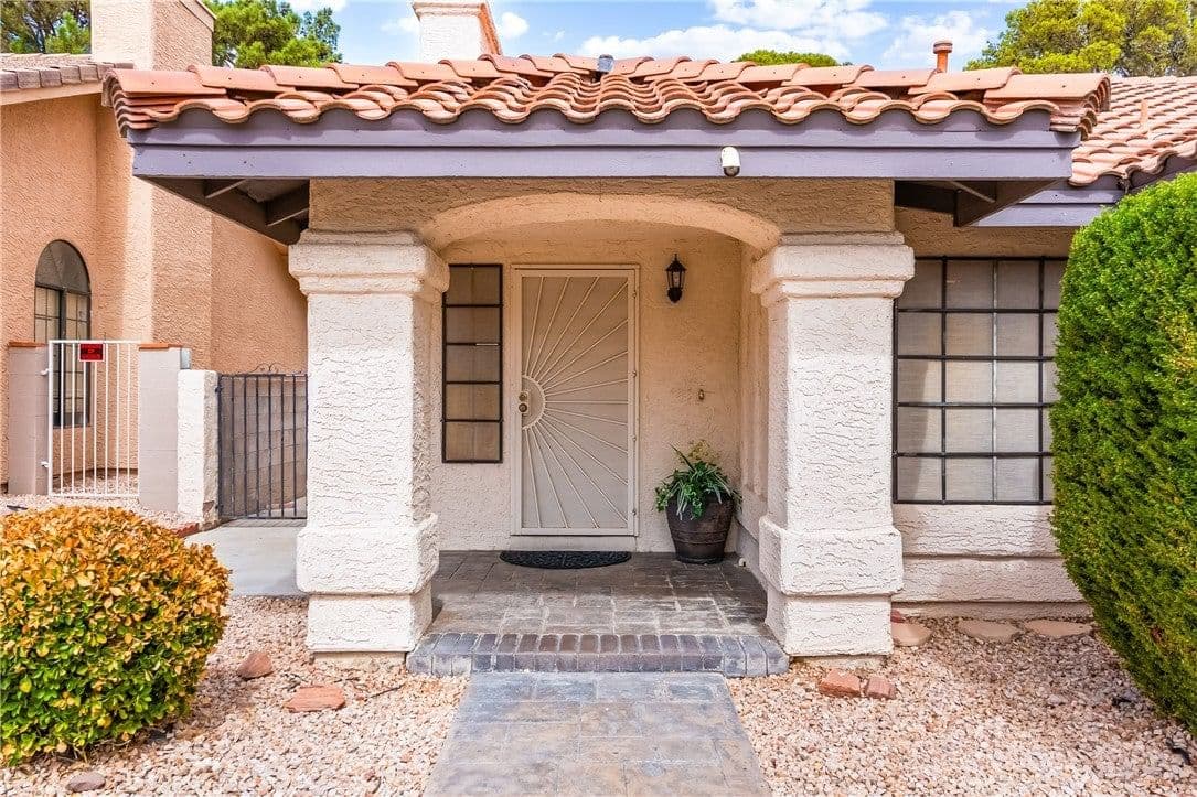 8824 Sail Bay Drive photo 4