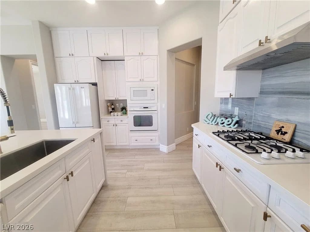 211 Arbour Garden Avenue photo 5