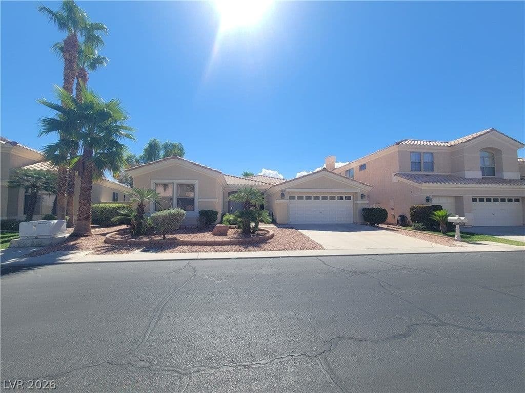 211 Arbour Garden Avenue photo 2