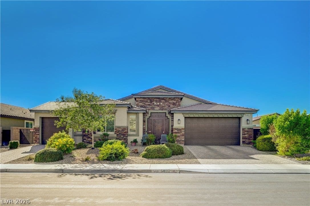 5037 Royal Indigo Street photo 3