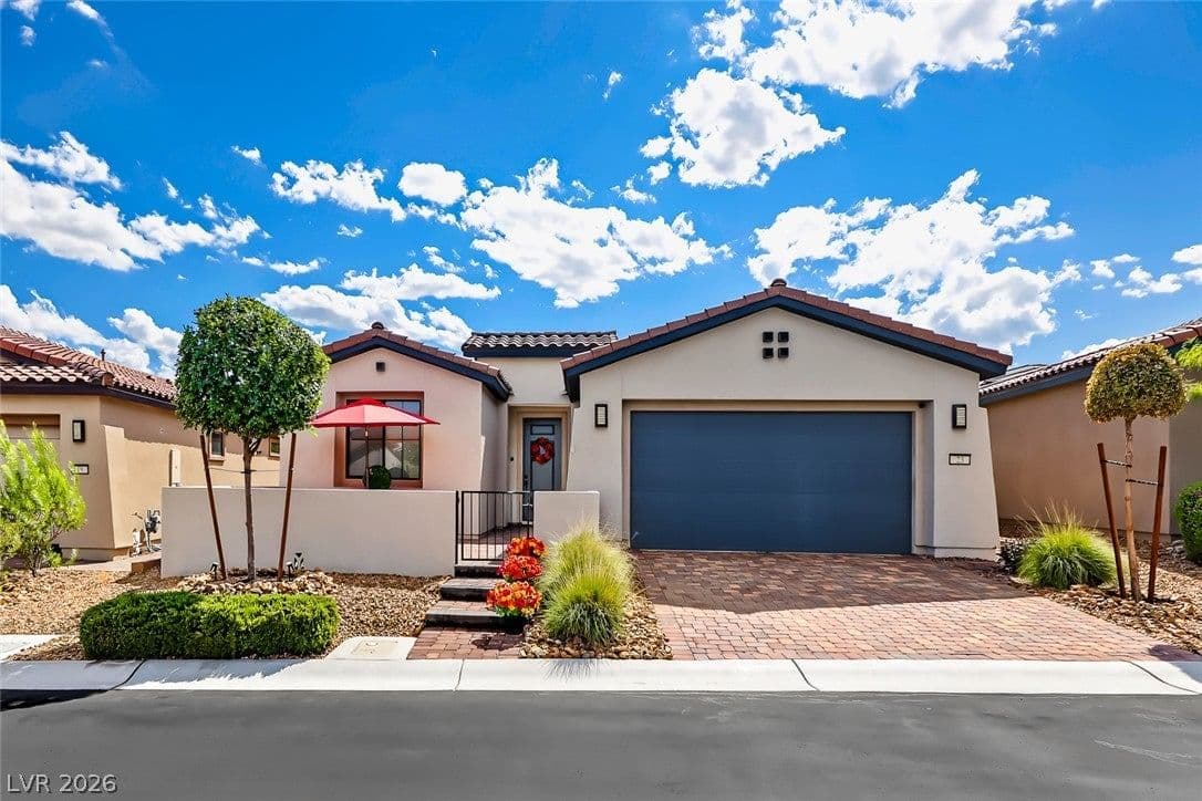 23 Arid Crest Avenue photo 2