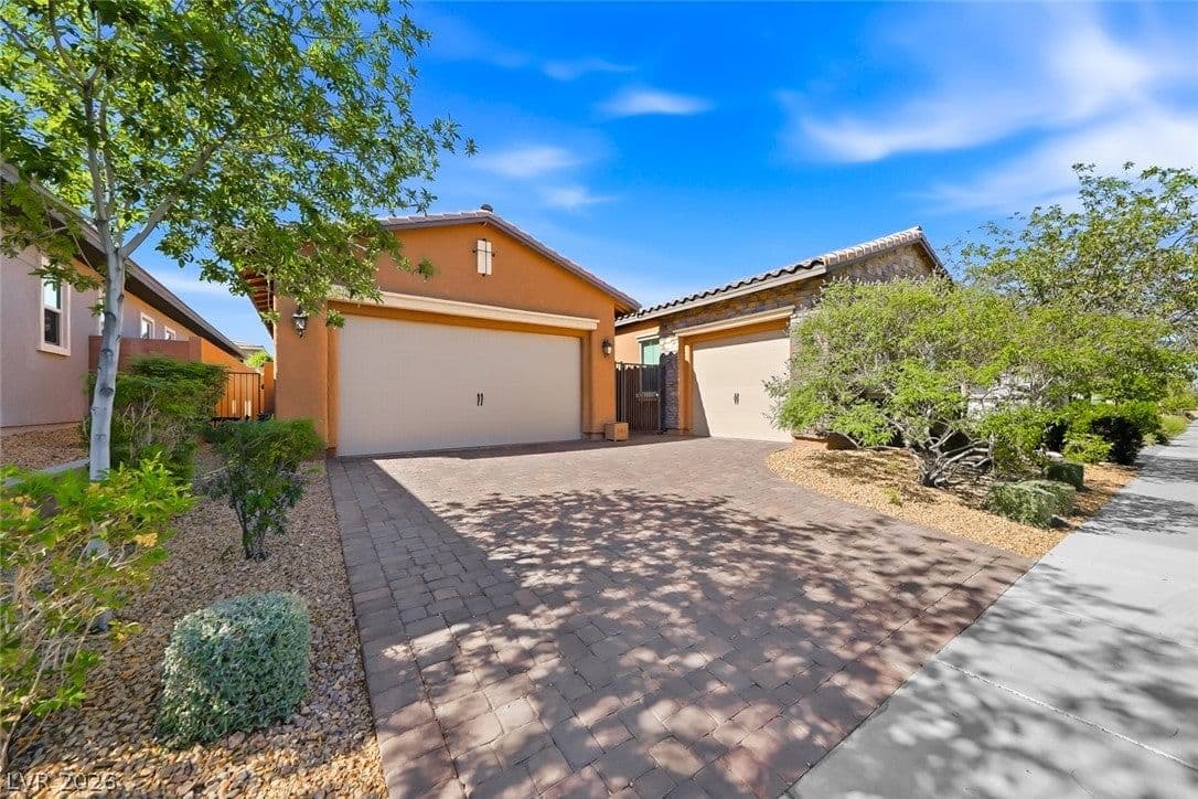 501 Wildflower Avenue photo 2
