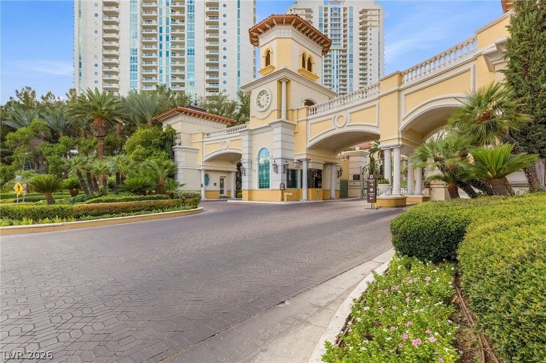 2747 Paradise Road photo 2