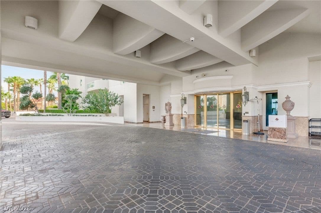 2747 Paradise Road photo 5