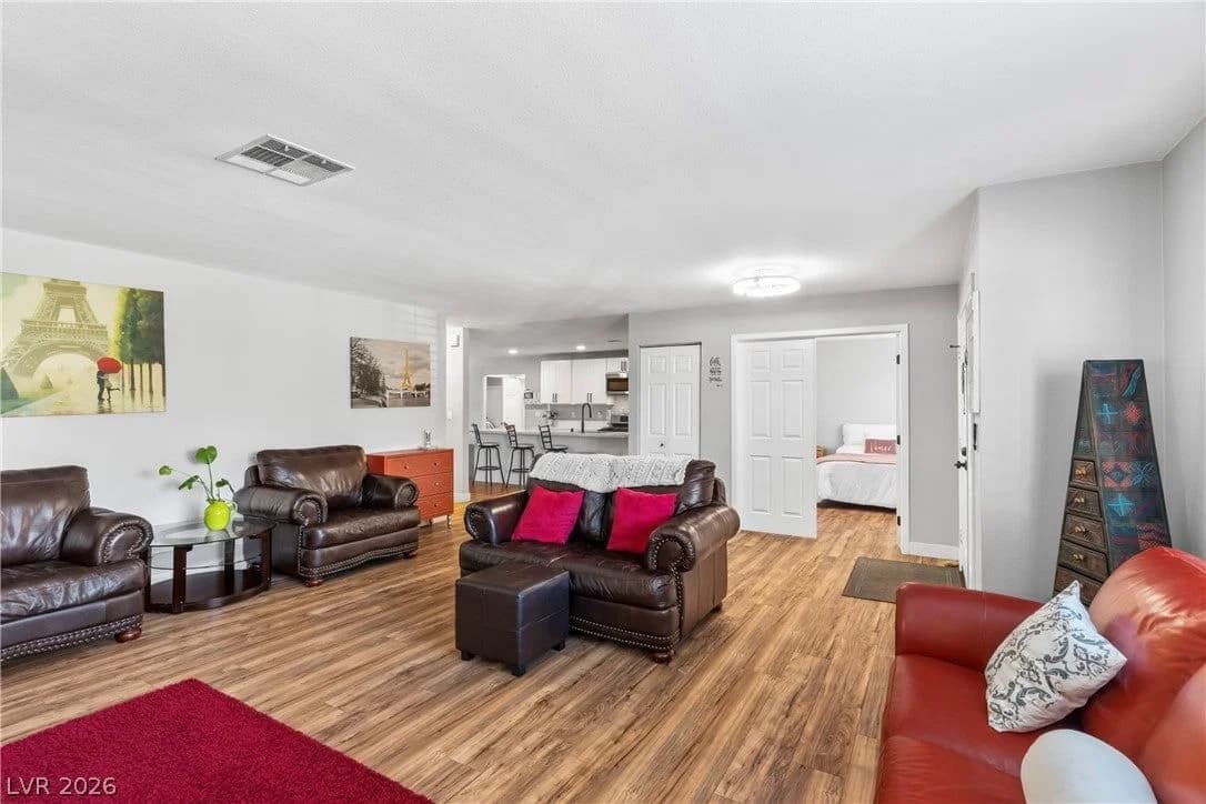 3047 Downing Place photo 4