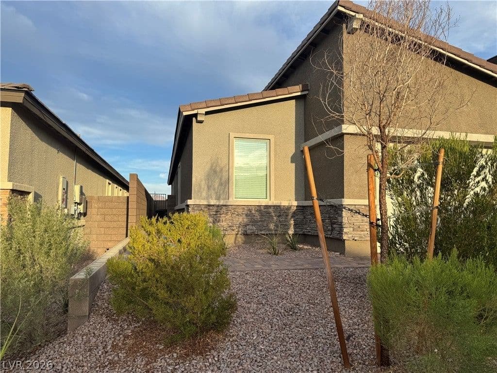 296 Fossil Falls Street photo 2