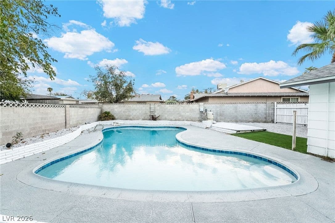 3869 Monthill Avenue photo 4