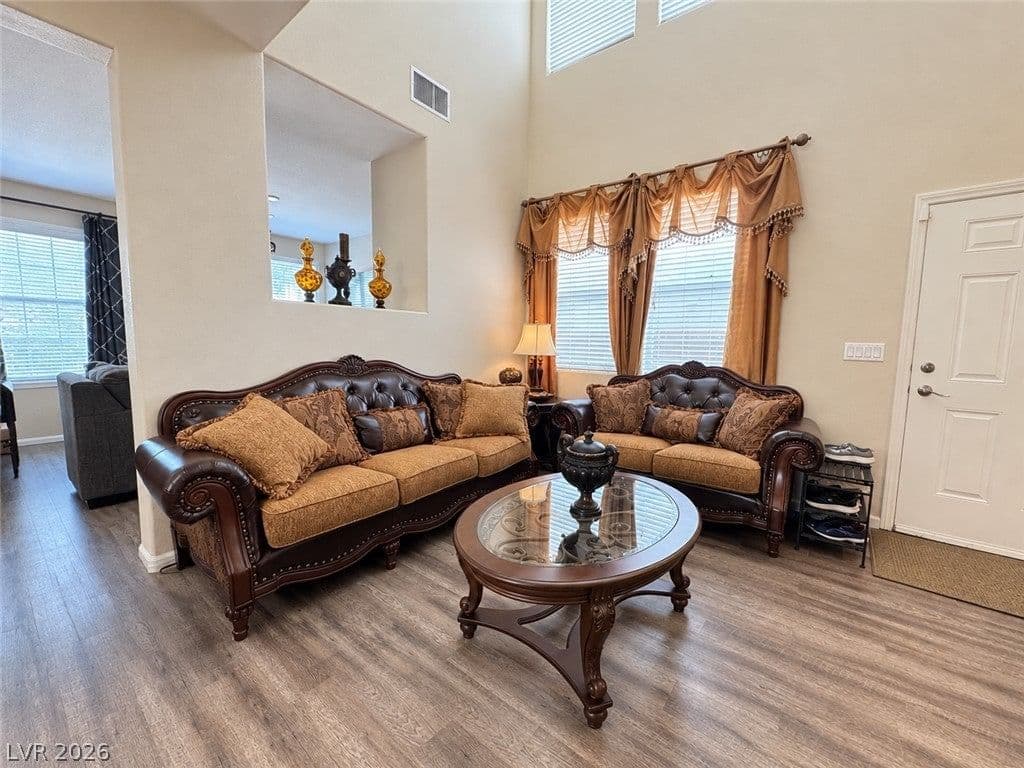 7546 Dobroyd Drive photo 3