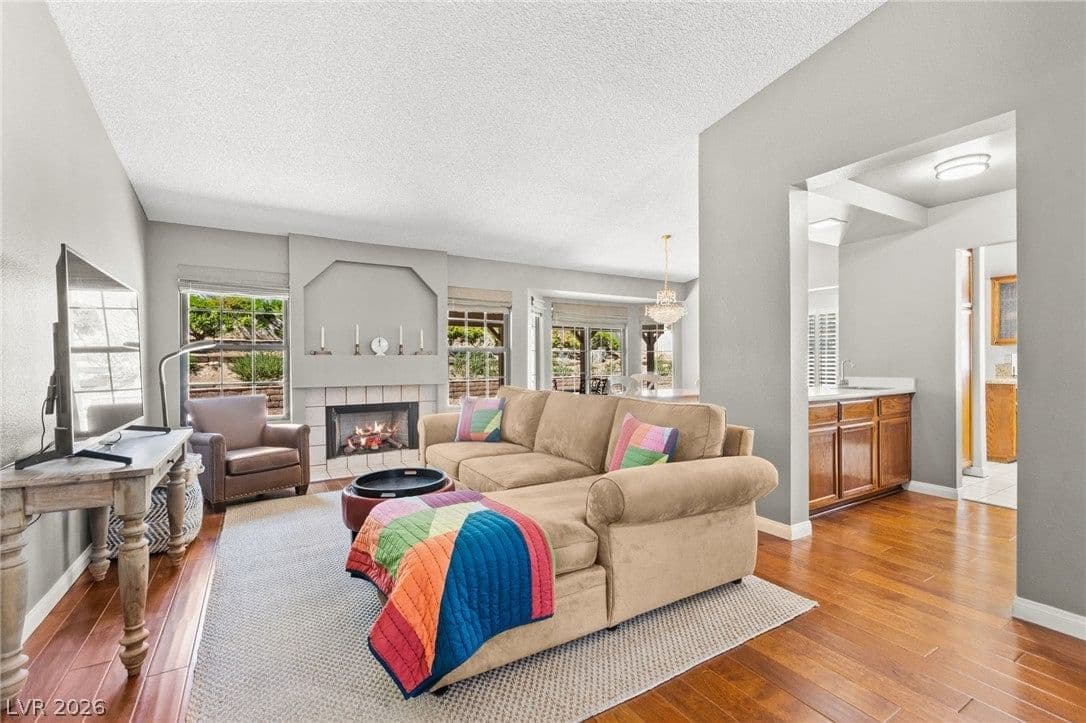 2805 Crystal Cove Drive photo 2