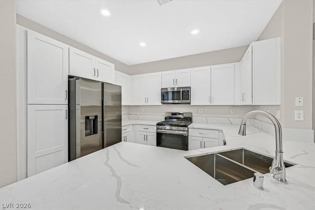 2259 Surrey Meadows Avenue photo 5