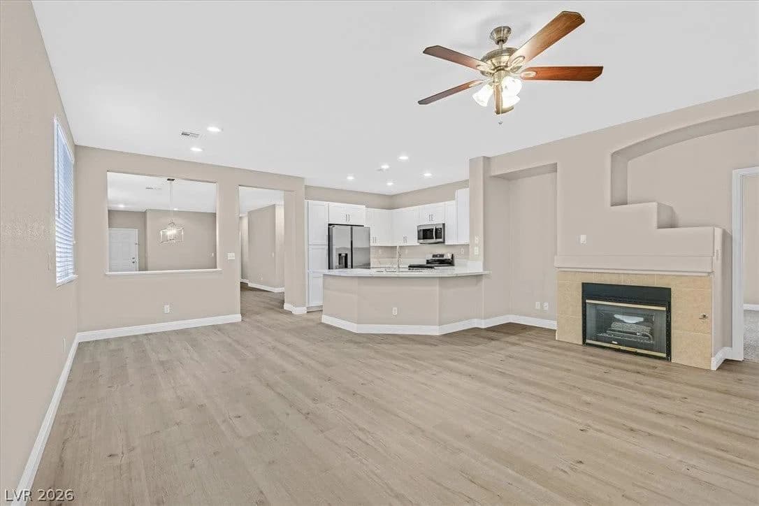 2259 Surrey Meadows Avenue photo 4