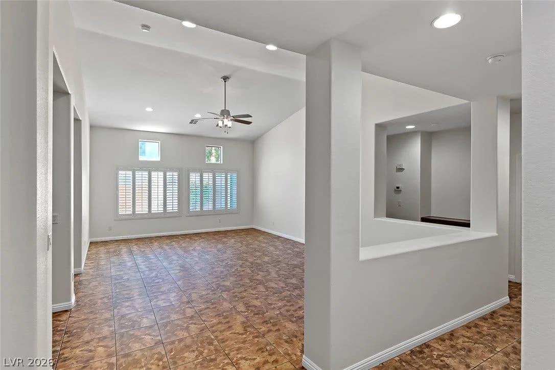 8117 Orchard Glen Avenue photo 4