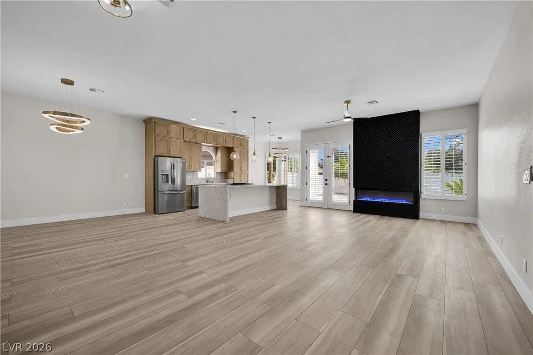 1608 Sun Ridge Drive photo 4