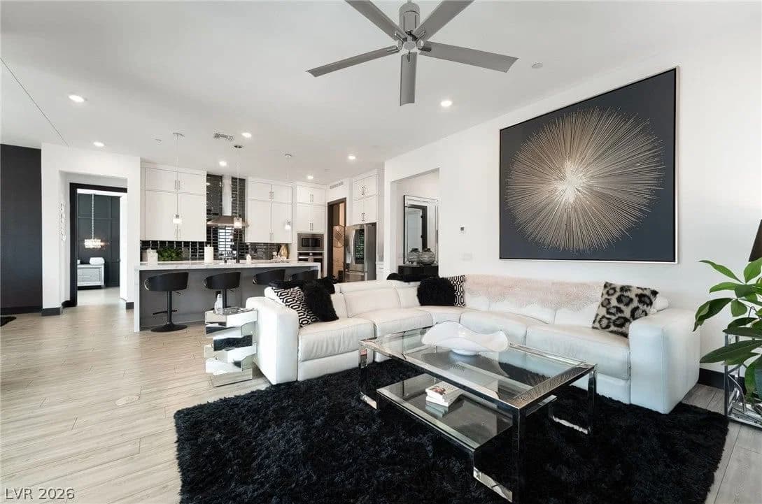 39 Autumn Palm Avenue photo 5