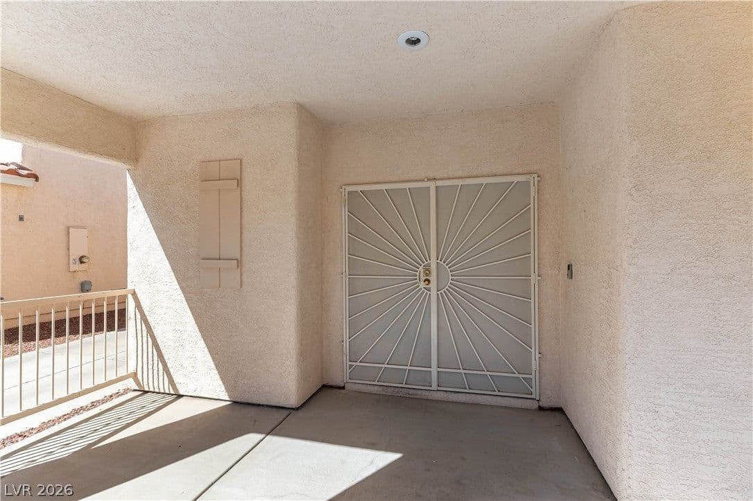 9010 Mossy Hollow Avenue photo 3