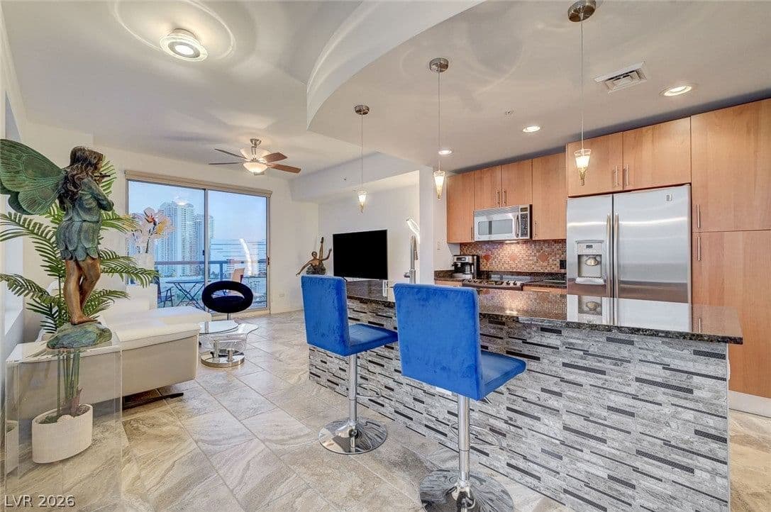 200 Sahara Avenue photo 4