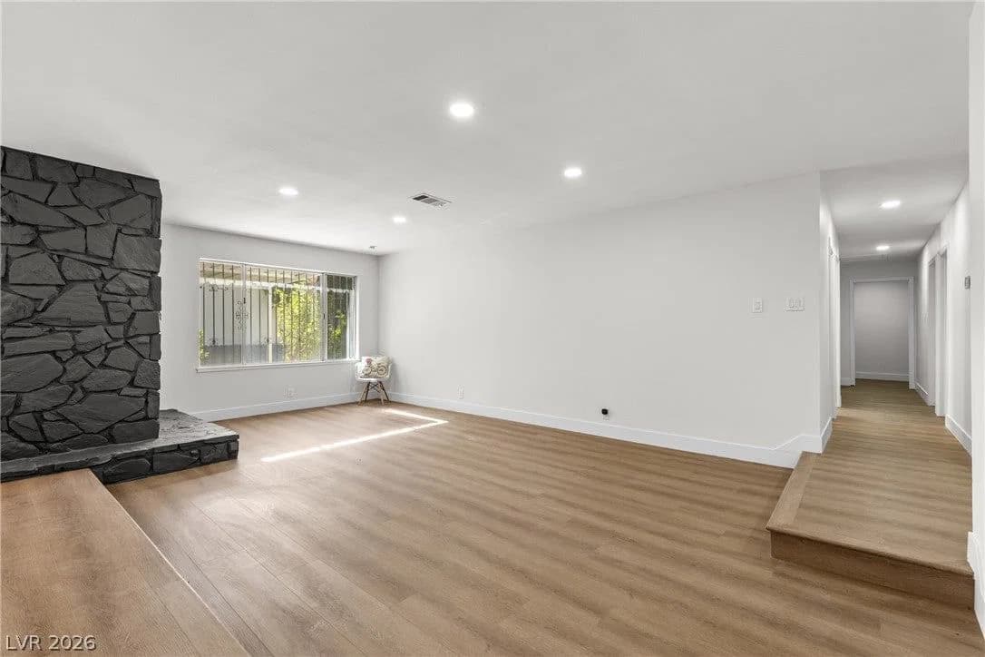 4681 Lancer Way photo 5