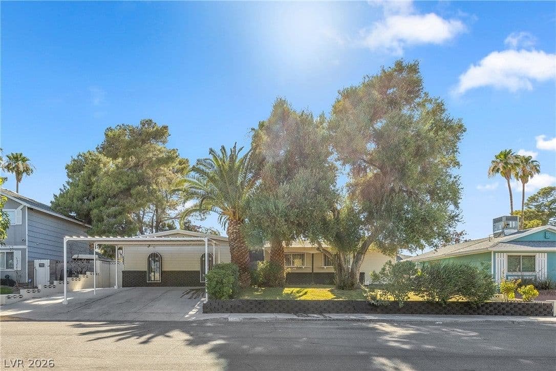 4681 Lancer Way photo 2