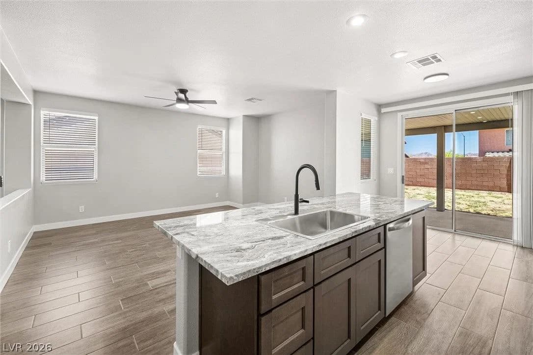 1078 Silver Star Street photo 5